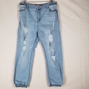 Trendy Distressed Light Blue Cropped Jeans